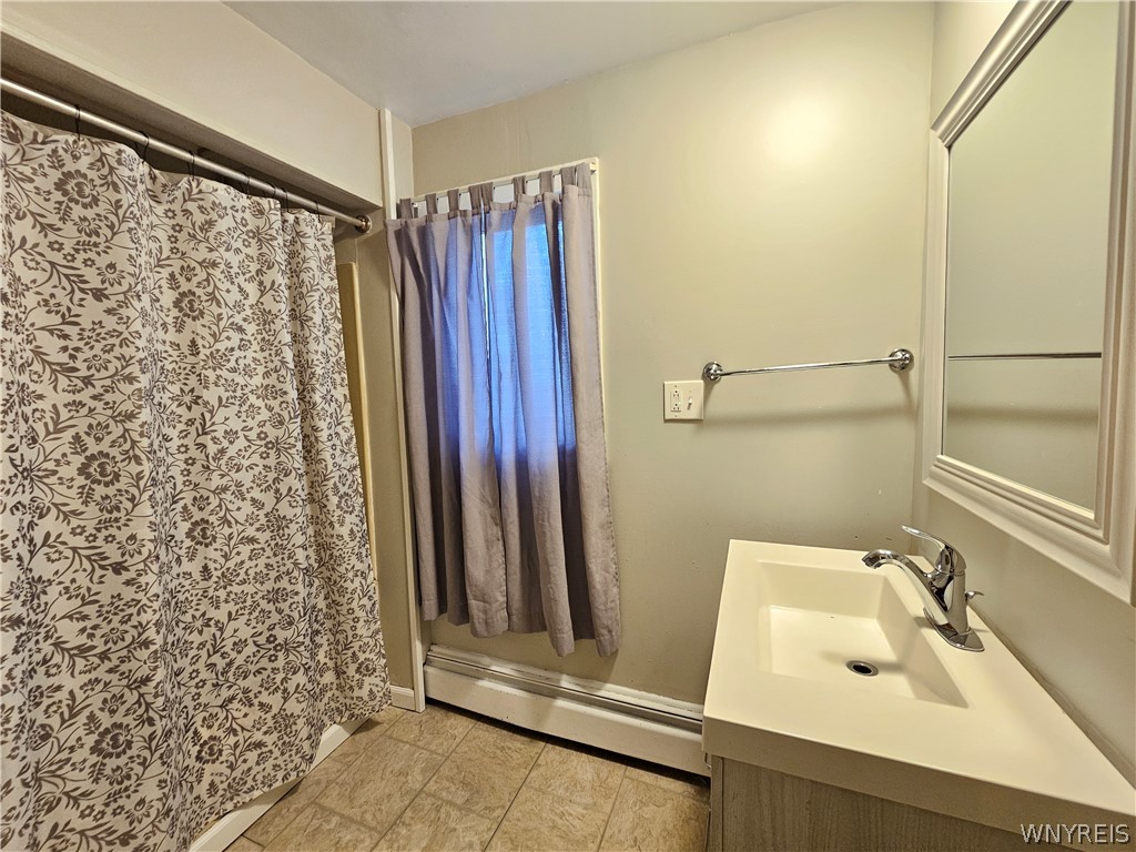 170 16th Street Buffalo, NY 14213 - Photo 12 of 29 Front Unit Bathroom