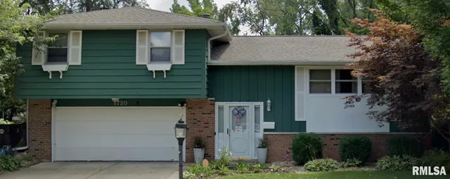 $220,000 | 1720 West Queens Court Road, Peoria, IL 61614