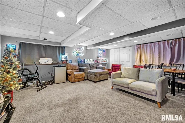 $220,000 | 1720 West Queens Court Road, Peoria, IL 61614