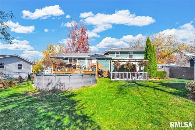 $220,000 | 1720 West Queens Court Road, Peoria, IL 61614