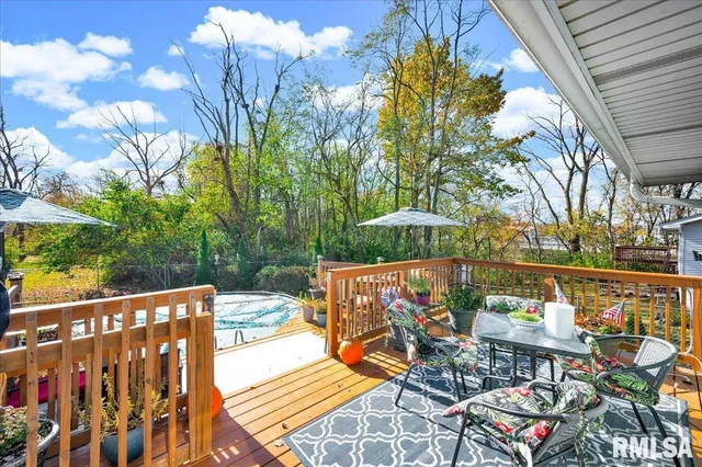 $220,000 | 1720 West Queens Court Road, Peoria, IL 61614