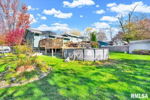 $220,000 | 1720 West Queens Court Road, Peoria, IL 61614