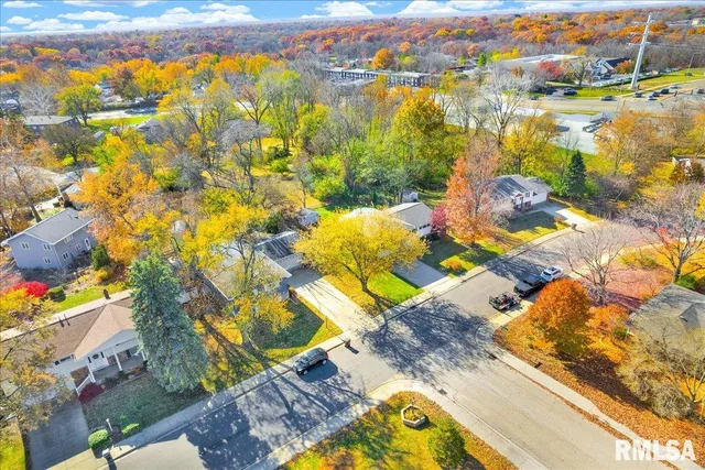 $220,000 | 1720 West Queens Court Road, Peoria, IL 61614