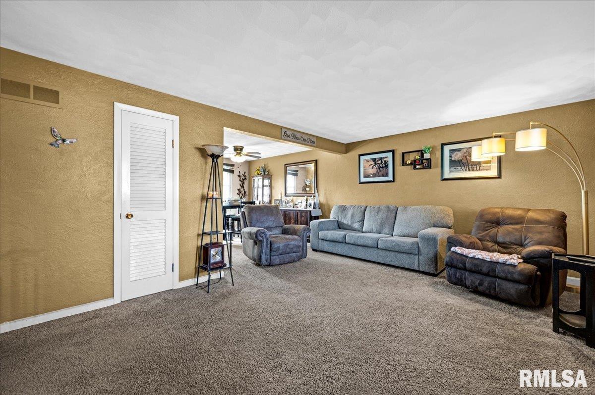 1720 West Queens Court Road Peoria, IL 61614 - Photo 3 of 39