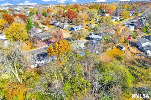 $220,000 | 1720 West Queens Court Road, Peoria, IL 61614