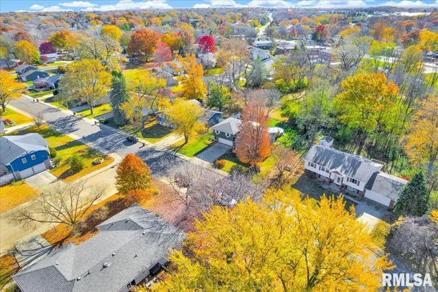 $220,000 | 1720 West Queens Court Road, Peoria, IL 61614