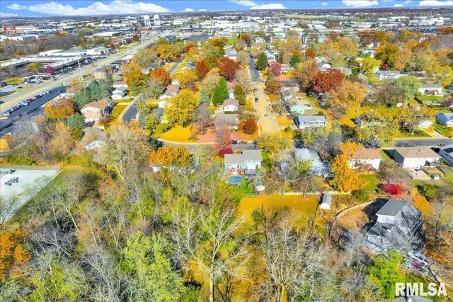 $220,000 | 1720 West Queens Court Road, Peoria, IL 61614