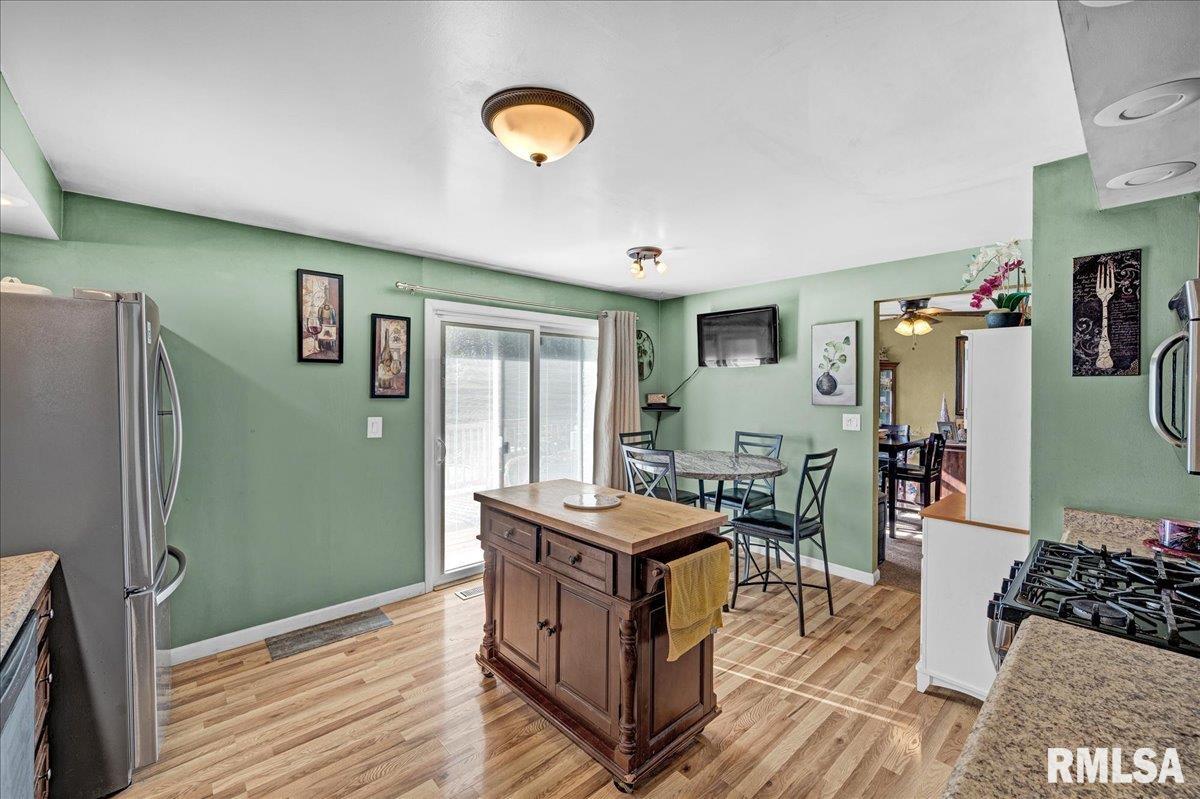 1720 West Queens Court Road Peoria, IL 61614 - Photo 10 of 39