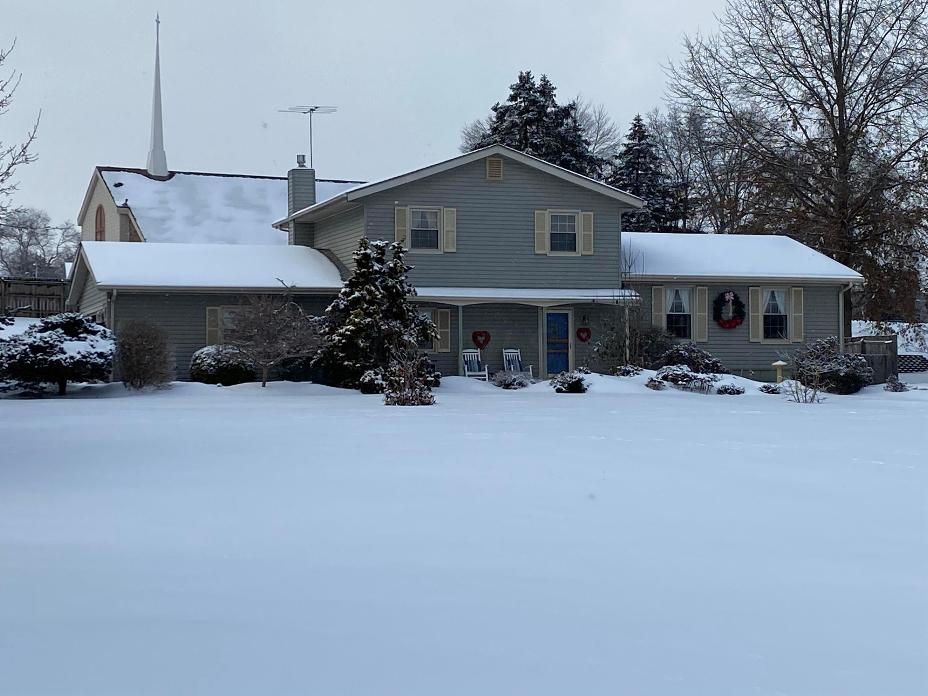 3805 Dresden Road Zanesville, OH 43701 - Photo 2 of 35 IMG_8736