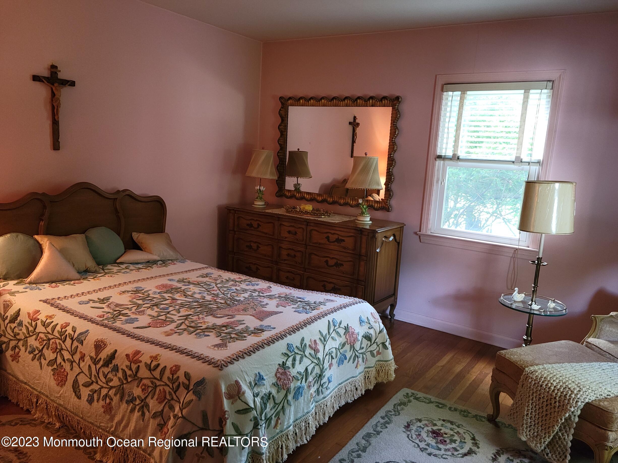 289 Broad Street Matawan, NJ 07747 - Photo 11 of 23 MASTER BEDRM1B