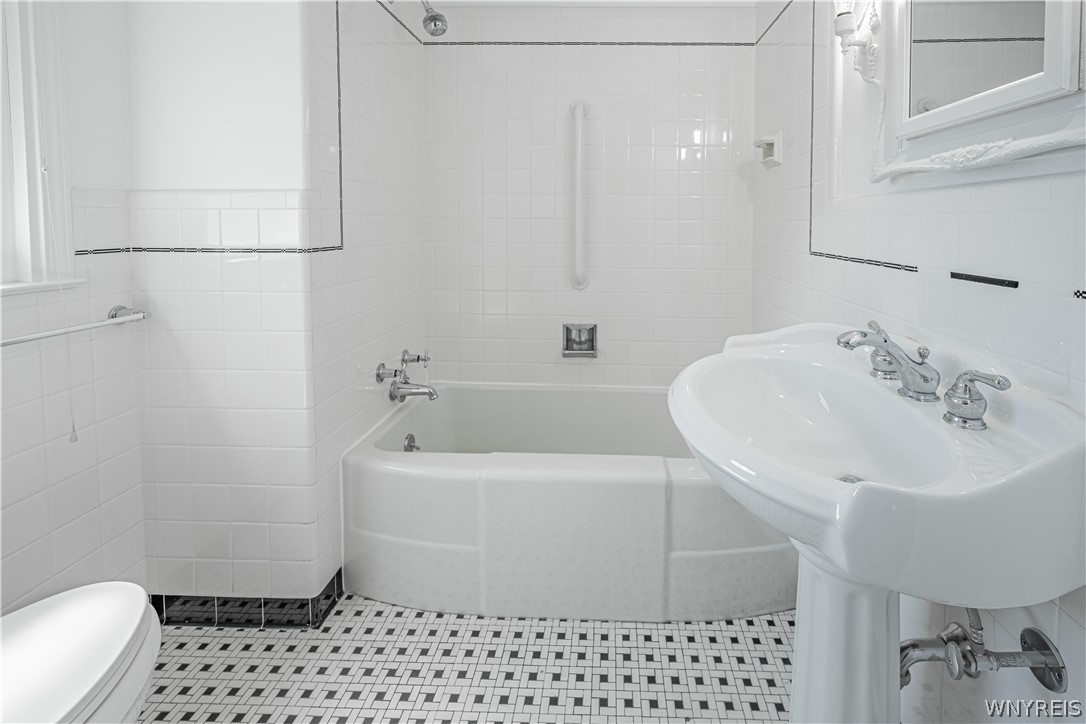 4831 Lewiston Road Niagara Falls, NY 14305 - Photo 25 of 46