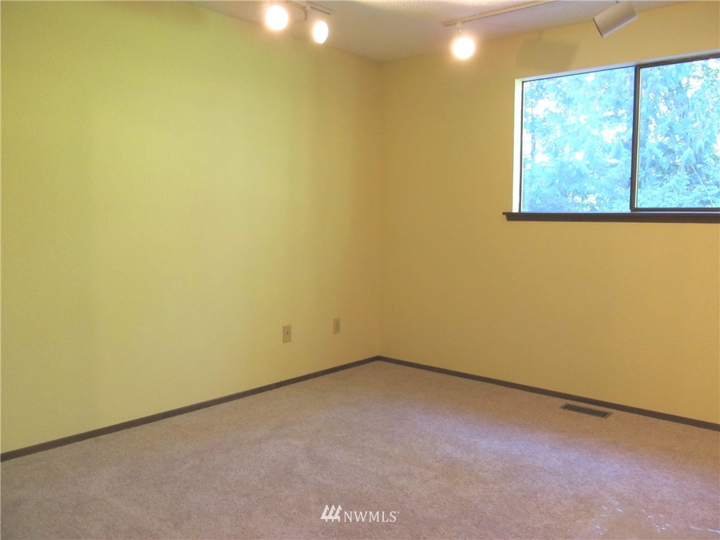 14030 Southeast 141st Street Renton, WA 98059 - Photo 15 of 23 Gallery Image 15