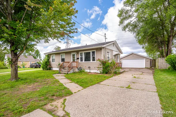 $239,900 | 1852 Collingwood Avenue Southwest, Wyoming, MI 49519