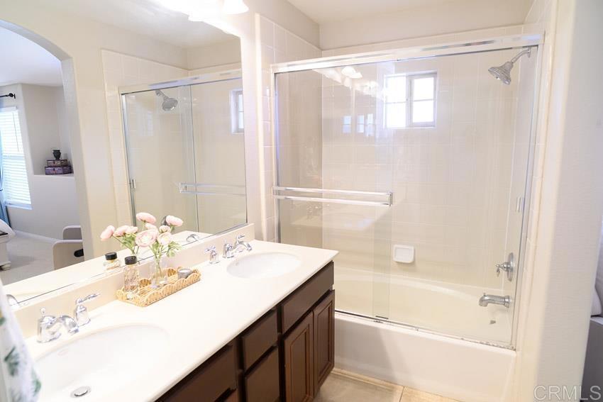 2232 Huntington Point Road, Unit 53 Chula Vista, CA 91914 - Photo 30 of 37 a bathroom with a bathtub and a sink