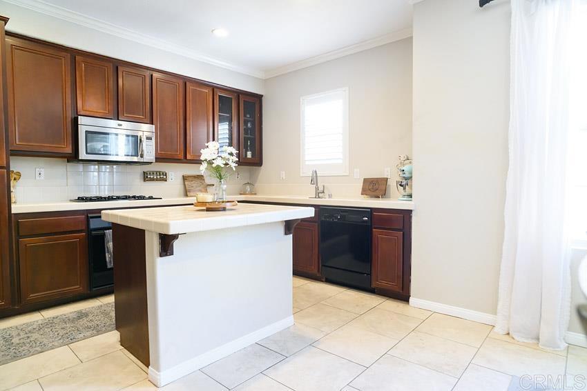 2232 Huntington Point Road, Unit 53 Chula Vista, CA 91914 - Photo 9 of 37 a kitchen with a sink stove and cabinets