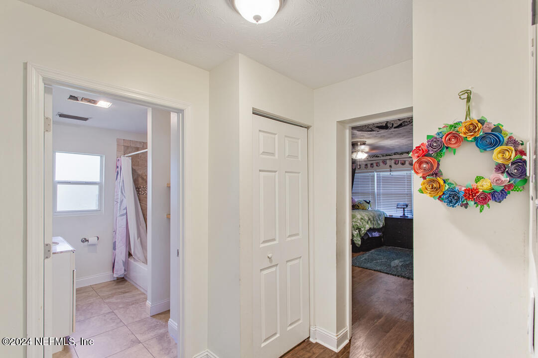 5056 Pinon Road Keystone Heights, FL 32656 - Photo 24 of 28 Hall Bathroom