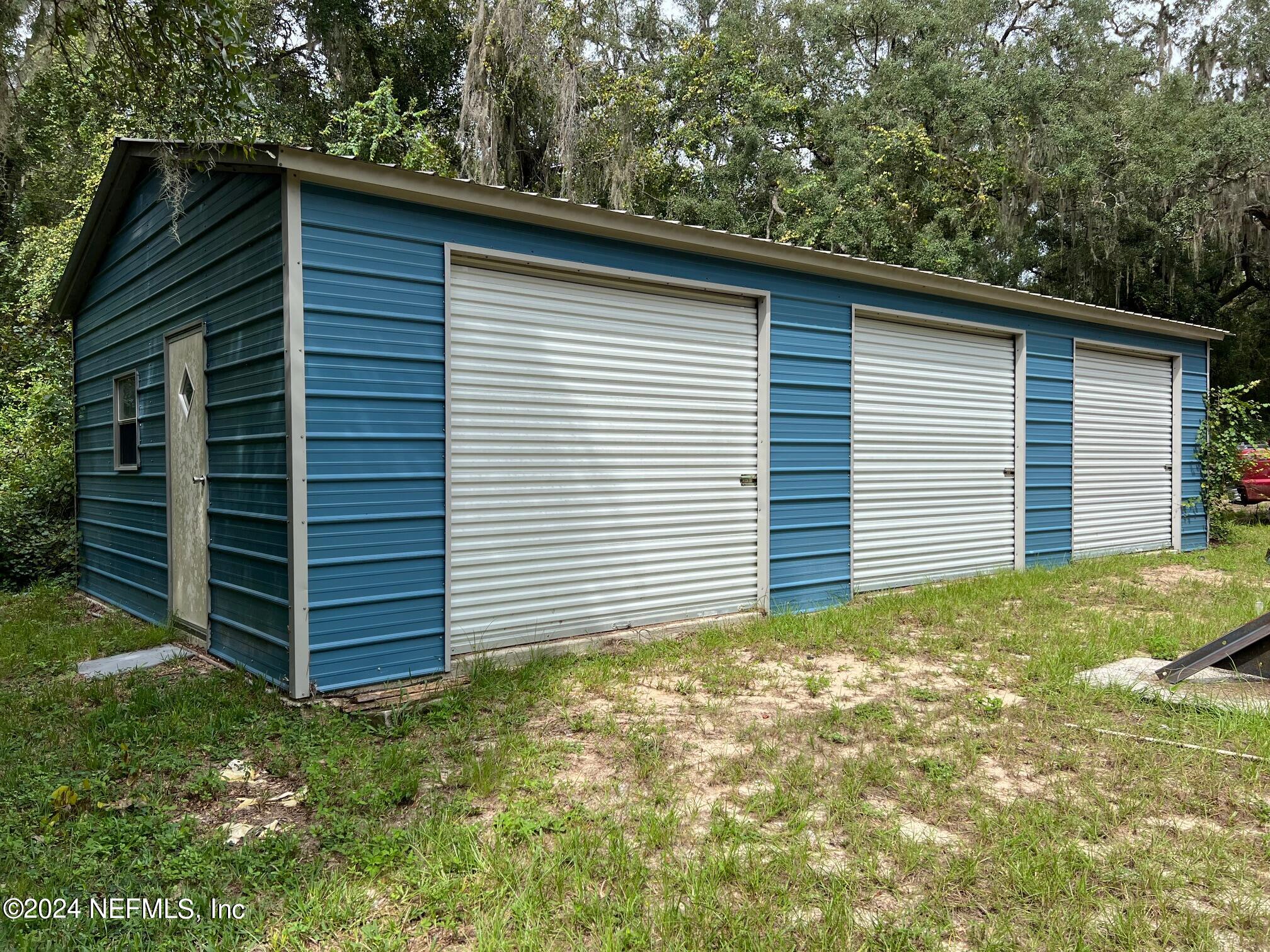 5056 Pinon Road Keystone Heights, FL 32656 - Photo 4 of 28 3-CAR GARAGE