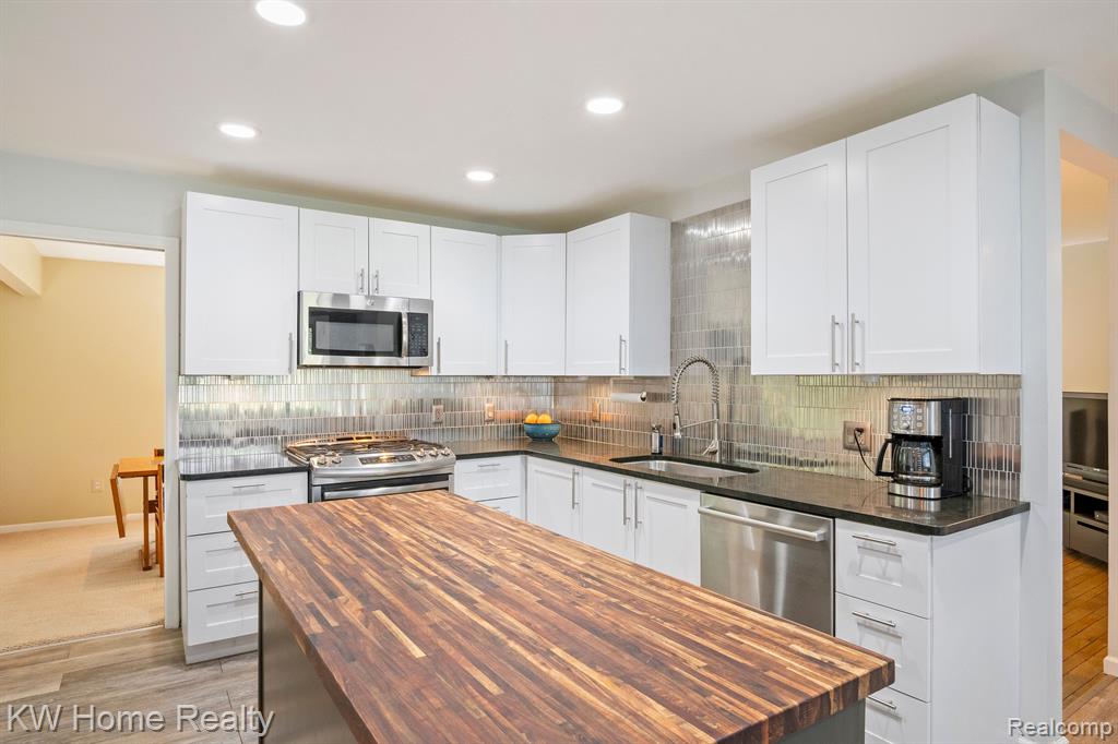 29952 Fox Grove Road Farmington Hills, MI 48334 - Photo 11 of 53 Gallery Image 11