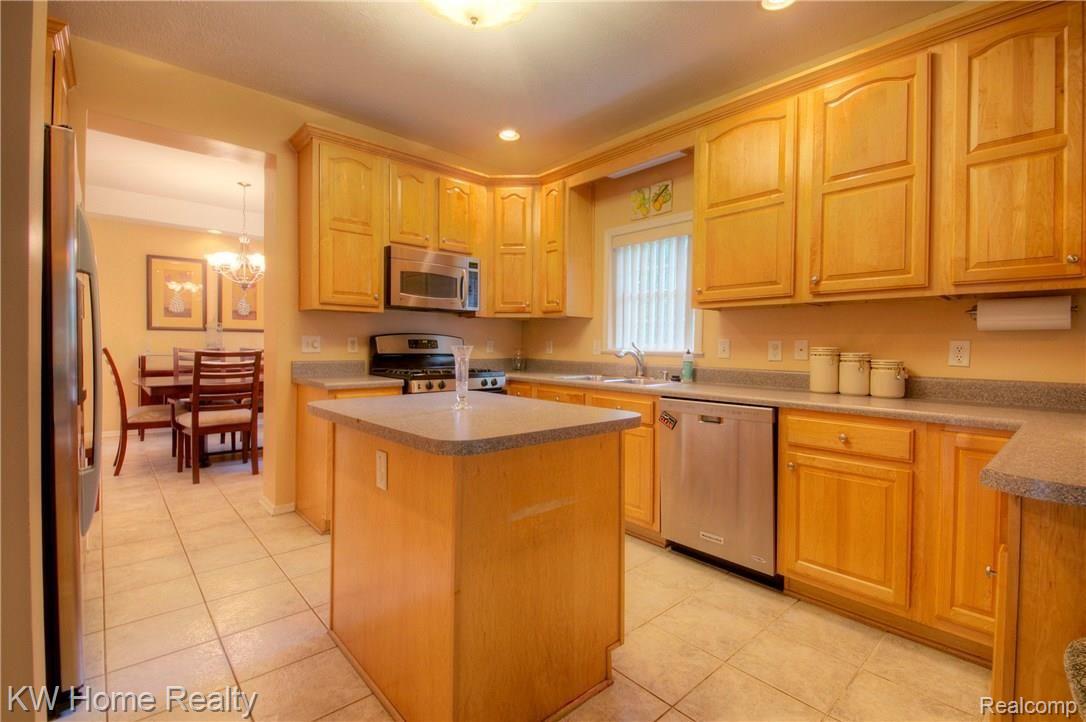 23903 Berg Road Southfield, MI 48033 - Photo 15 of 55 930A1072_3_4.jpg