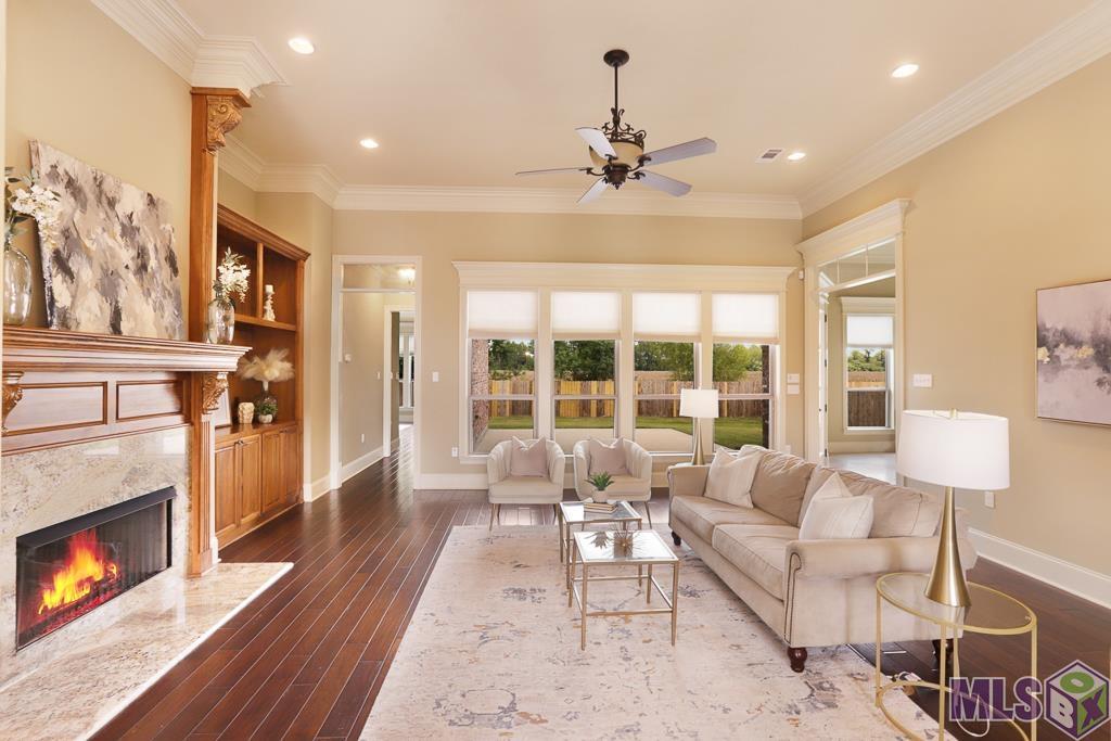 13534 Kings Ct Avenue Baton Rouge, LA 70810 - Photo 12 of 31 Lots of Natural Light