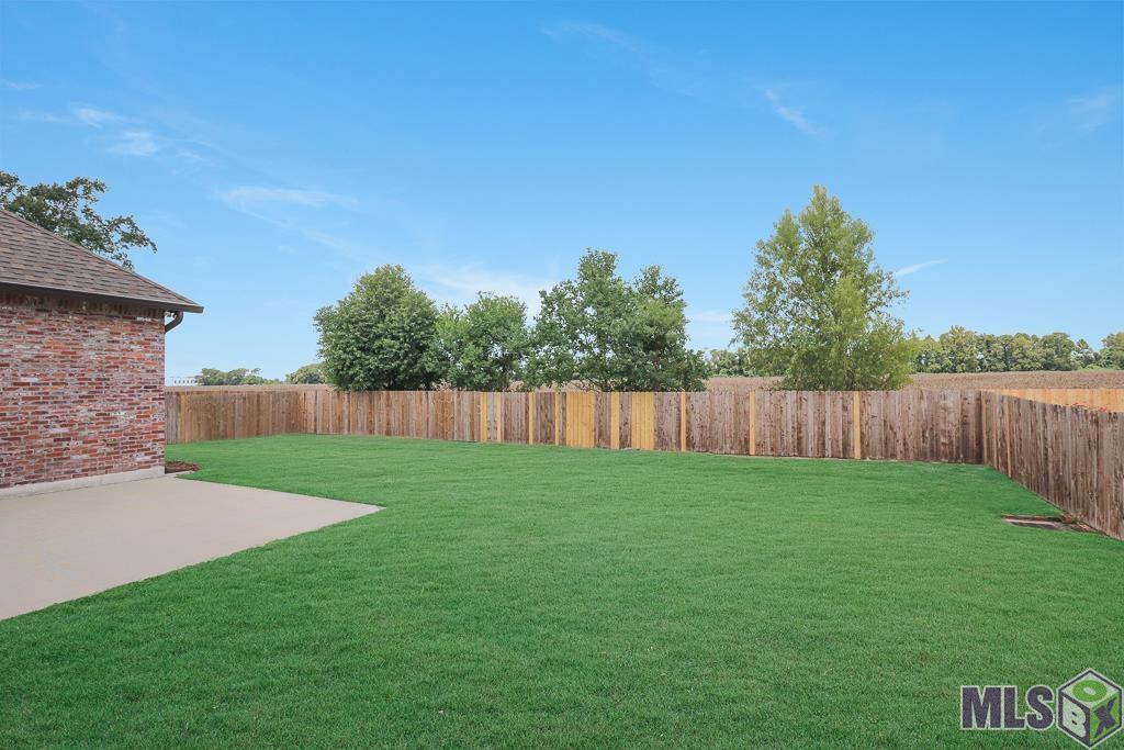 13534 Kings Ct Avenue Baton Rouge, LA 70810 - Photo 31 of 31 Large Backyard