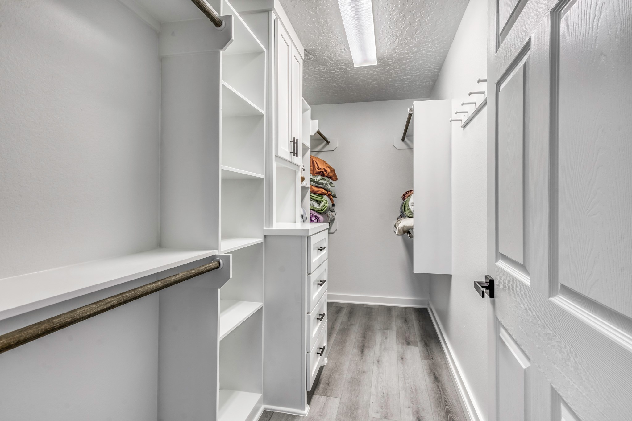 2266 Dutton Lane Madisonville, TX 77864 - Photo 23 of 50 a view of entryway with wooden floor