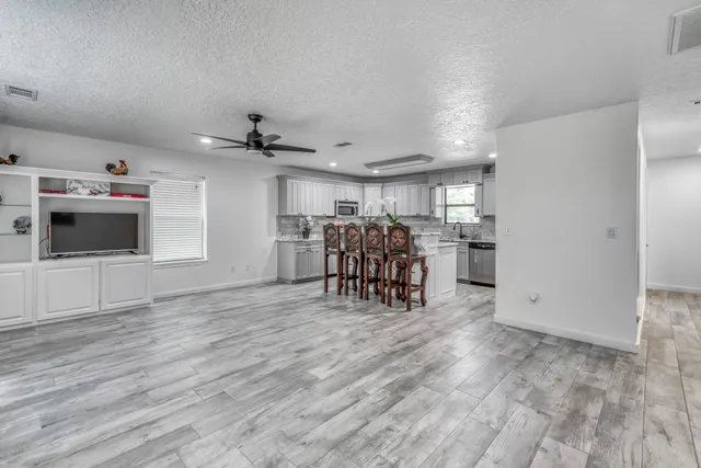 a view of a livingroom with furniture and a ceiling fan