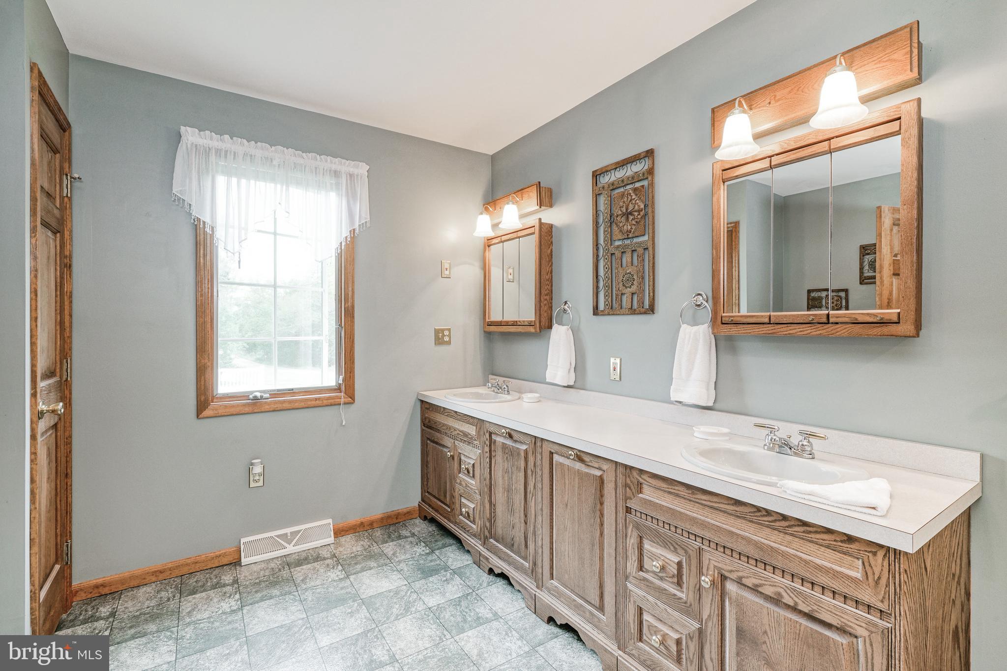 515 Heritage Road Sewell, NJ 08080 - Photo 17 of 68 First- floor master bathroom