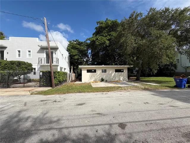 $2,500 | 3801 Thomas Avenue, Unit 3801, Miami, FL 33133