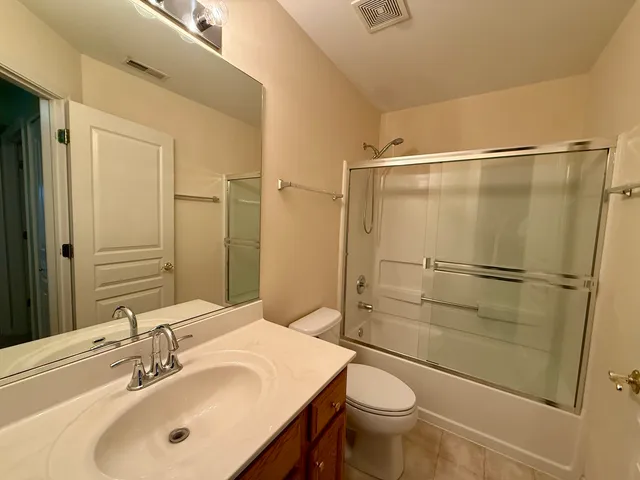 $2,450 | 3123 Ollerton Avenue, Aurora, IL 60502