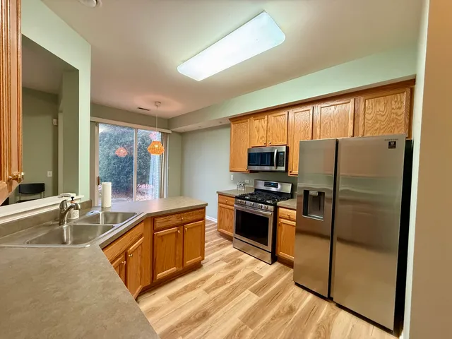 $2,450 | 3123 Ollerton Avenue, Aurora, IL 60502