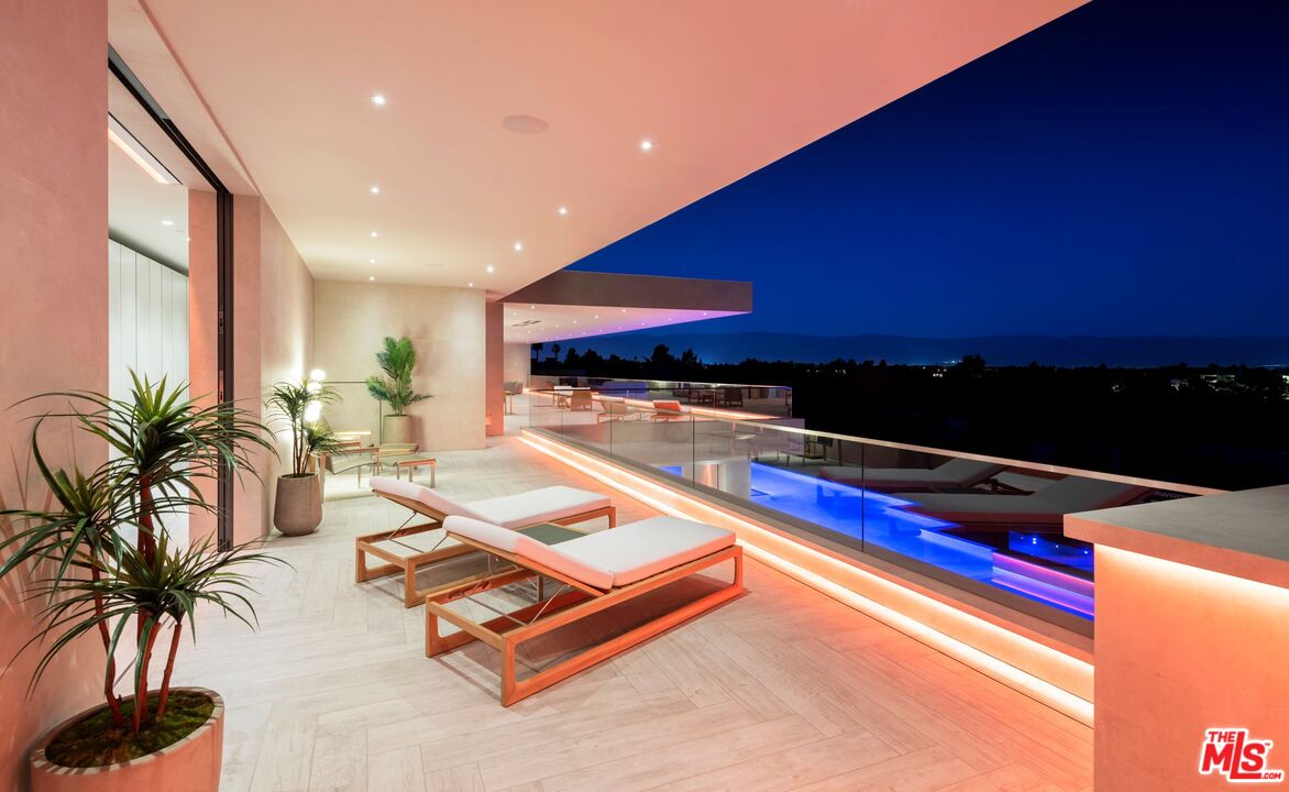 53804 Ross Avenue La Quinta, CA 92253 - Photo 27 of 29 a room with furniture and a potted plant