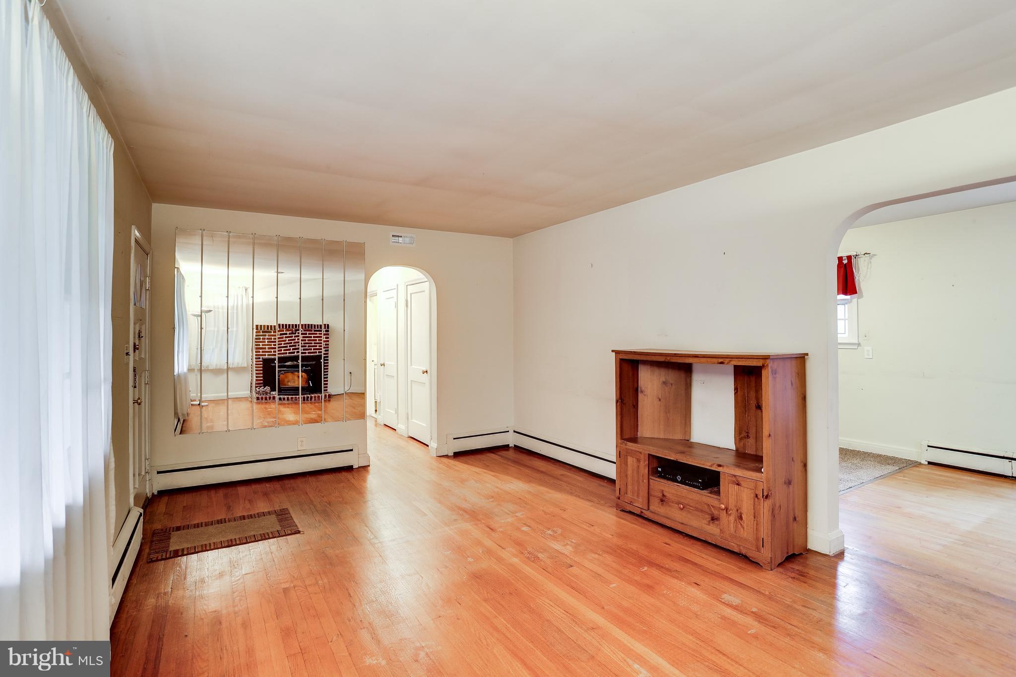 8704 Windsor Mill Road Baltimore, MD 21244 - Photo 7 of 30 LIVING ROOM