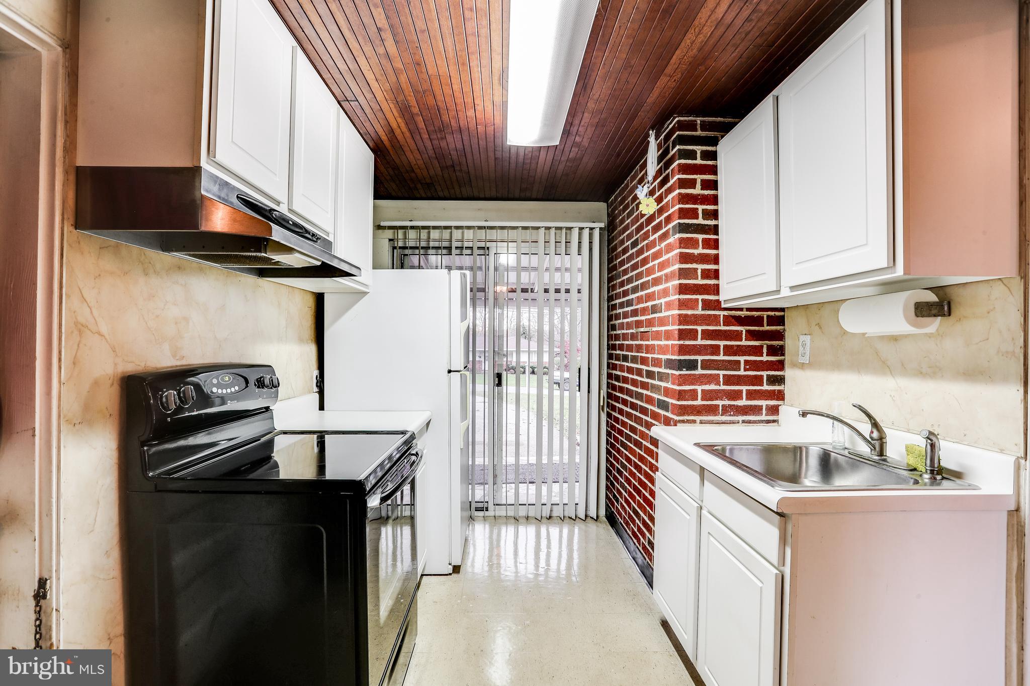 8704 Windsor Mill Road Baltimore, MD 21244 - Photo 8 of 30 KITCHEN