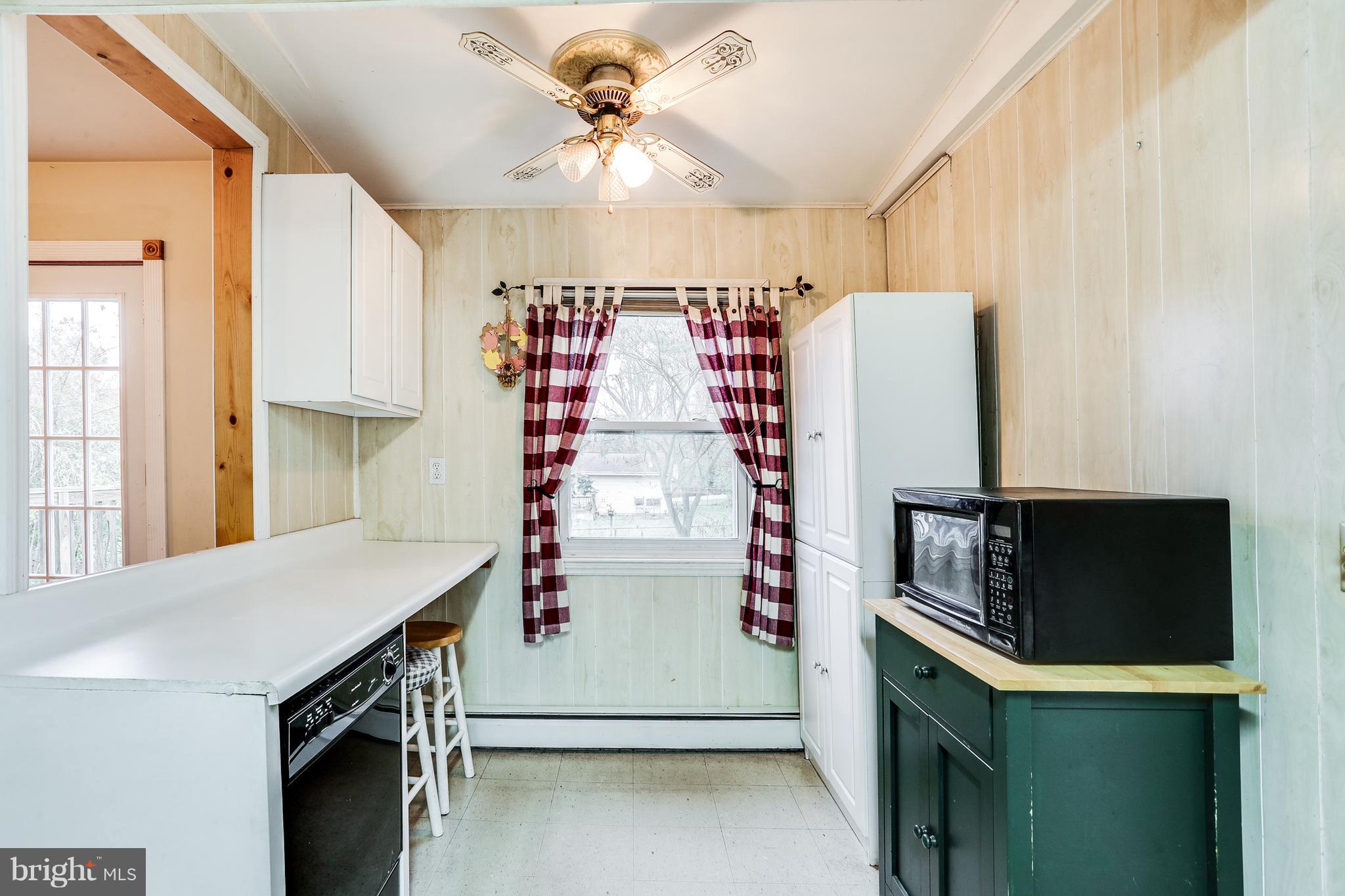 8704 Windsor Mill Road Baltimore, MD 21244 - Photo 9 of 30 KITCHEN