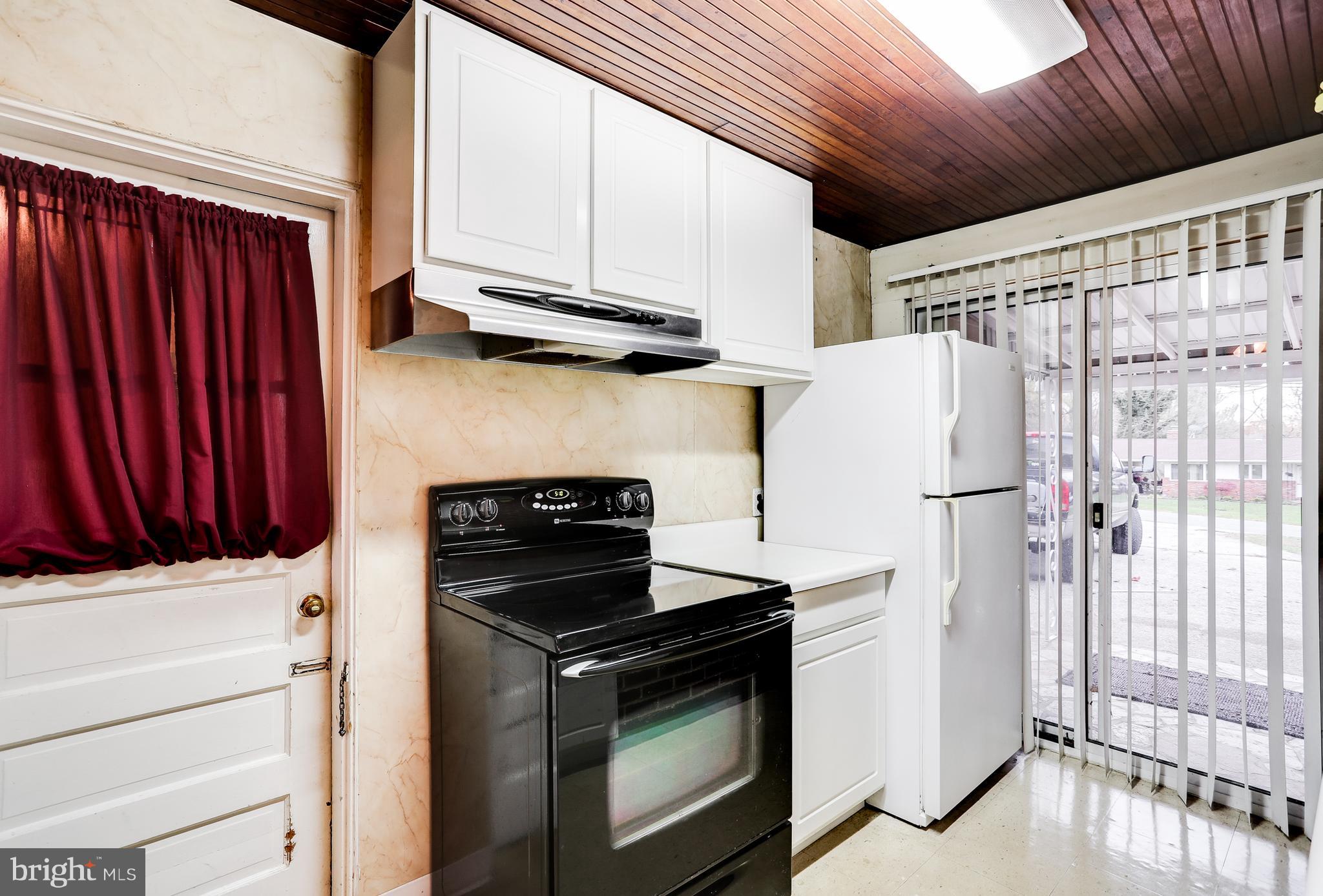 8704 Windsor Mill Road Baltimore, MD 21244 - Photo 10 of 30 KITCHEN