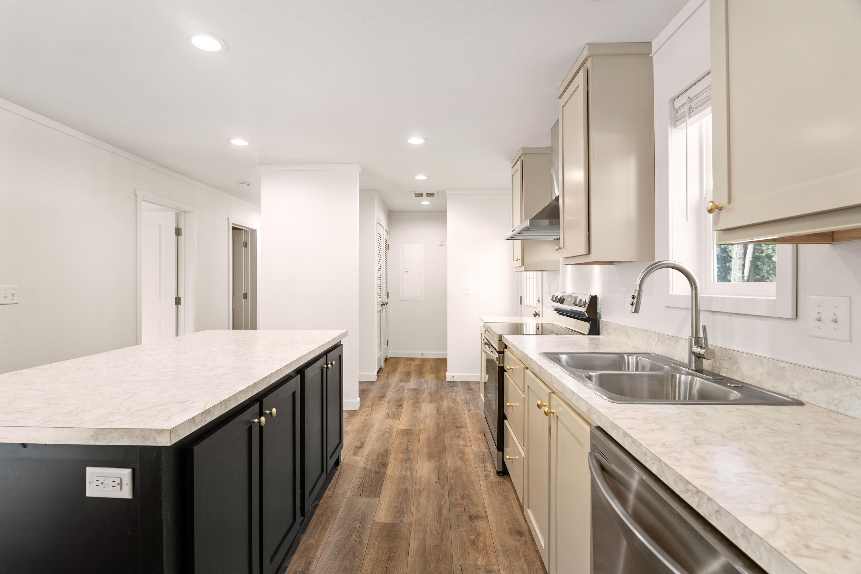 15560 Rim Drive La Pine, OR 97739 - Photo 8 of 19 20-Kitchen