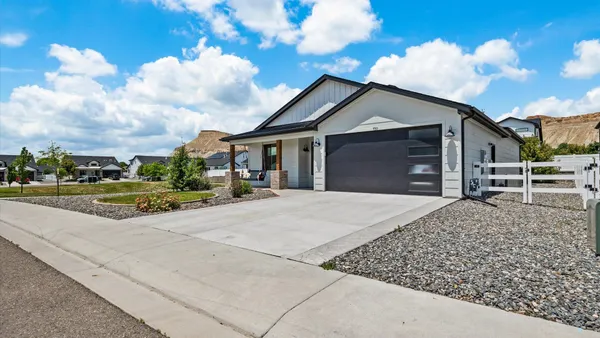 a view of a house with entertaining space