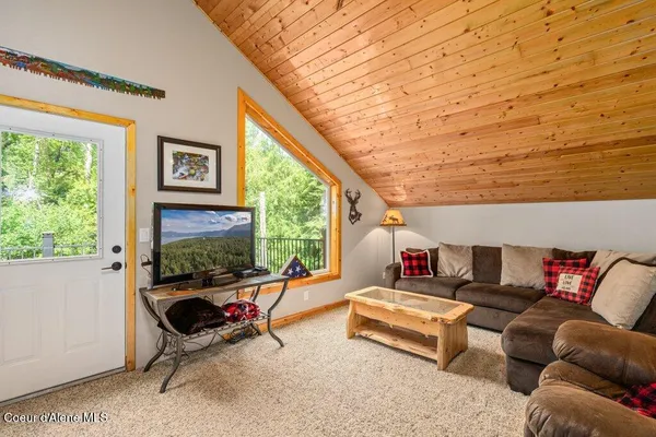 $1,000,000 | 20264 Coeur D'Alene River Road, Wallace, ID 83873