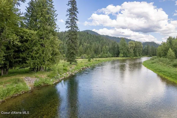 $1,000,000 | 20264 Coeur D'Alene River Road, Wallace, ID 83873