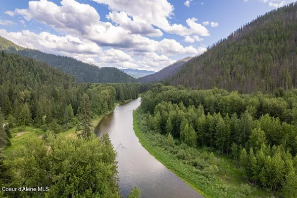 $1,000,000 | 20264 Coeur D'Alene River Road, Wallace, ID 83873