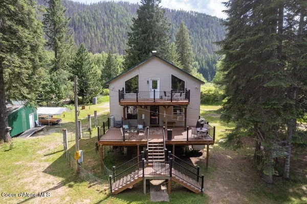 $1,000,000 | 20264 Coeur D'Alene River Road, Wallace, ID 83873