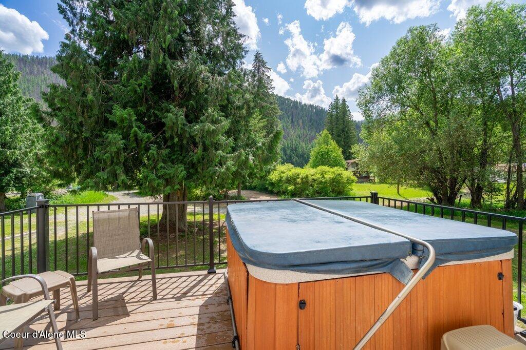 20264 Coeur D'Alene River Road Wallace, ID 83873 - Photo 10 of 43 Balcony Hot Tub