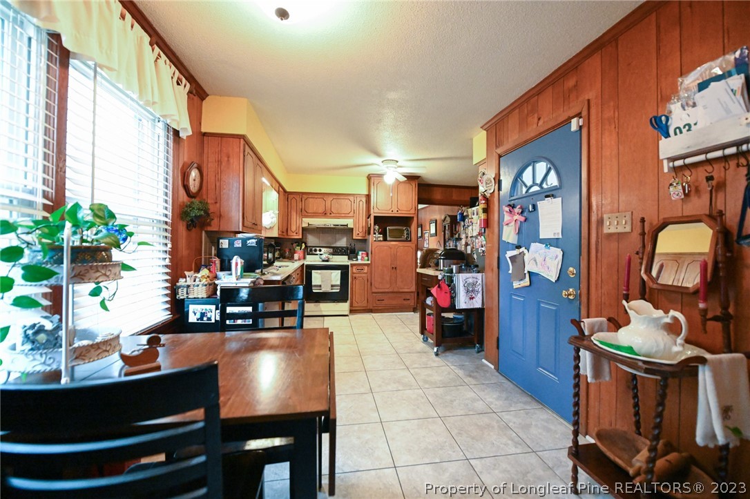 811 Butler Island Road Roseboro, NC 28382 - Photo 20 of 43 a room with lots of furniture and clutter