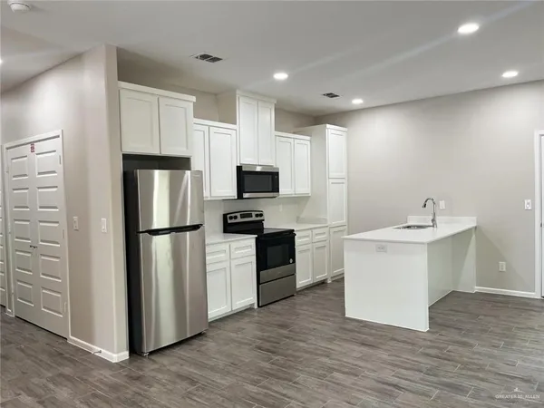 $985 | 1600 North Canelo Drive, Unit 3, Edinburg, TX 78541