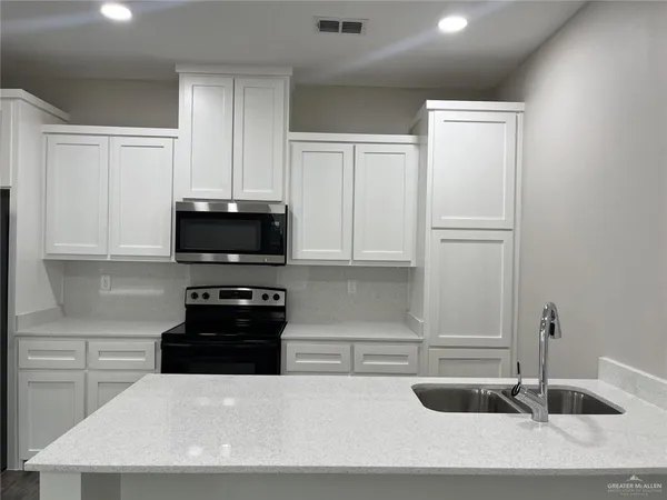 $985 | 1600 North Canelo Drive, Unit 3, Edinburg, TX 78541
