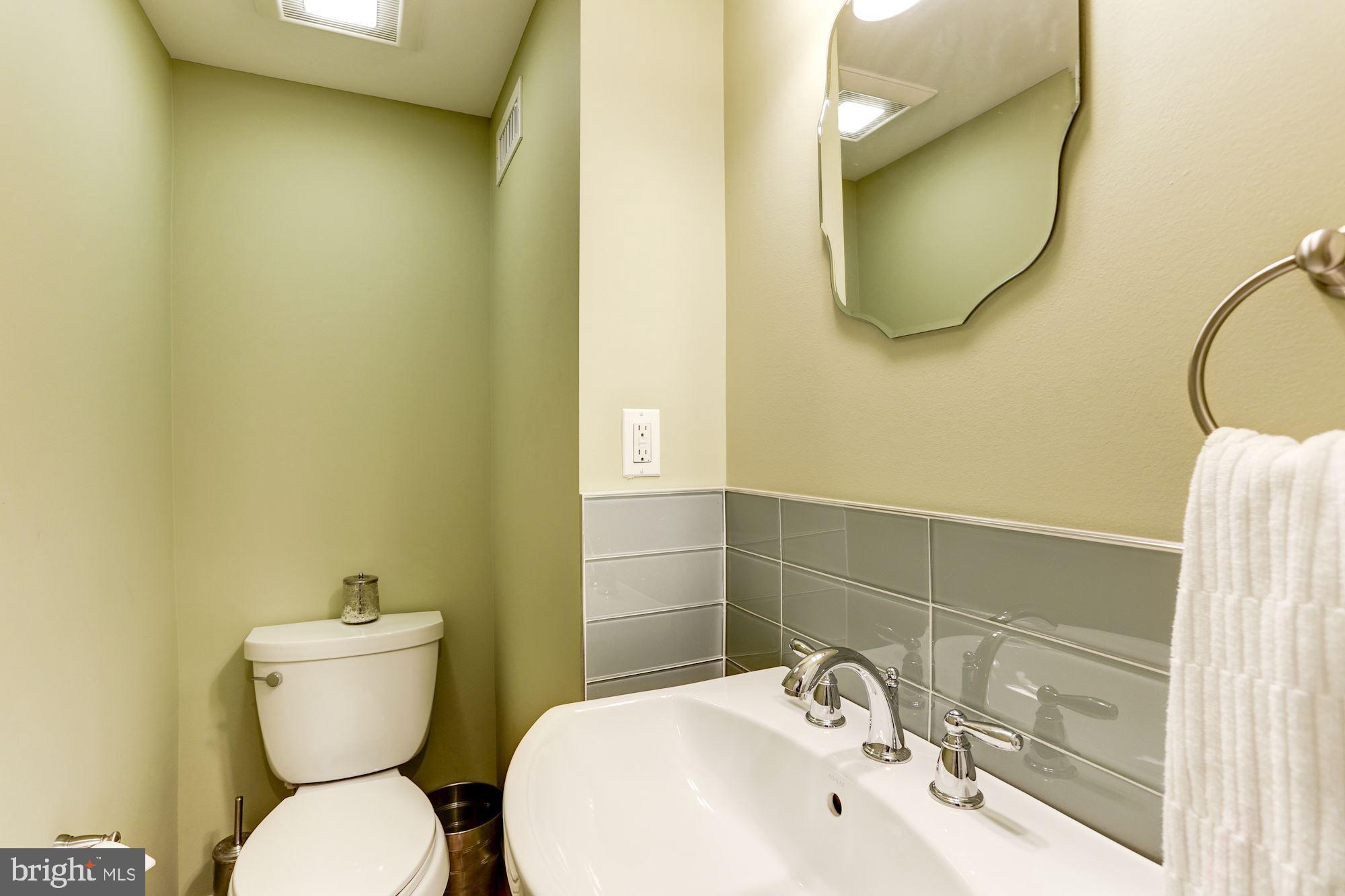 3604 Prospect Street Northwest Washington, DC 20007 - Photo 18 of 41 Powder Room