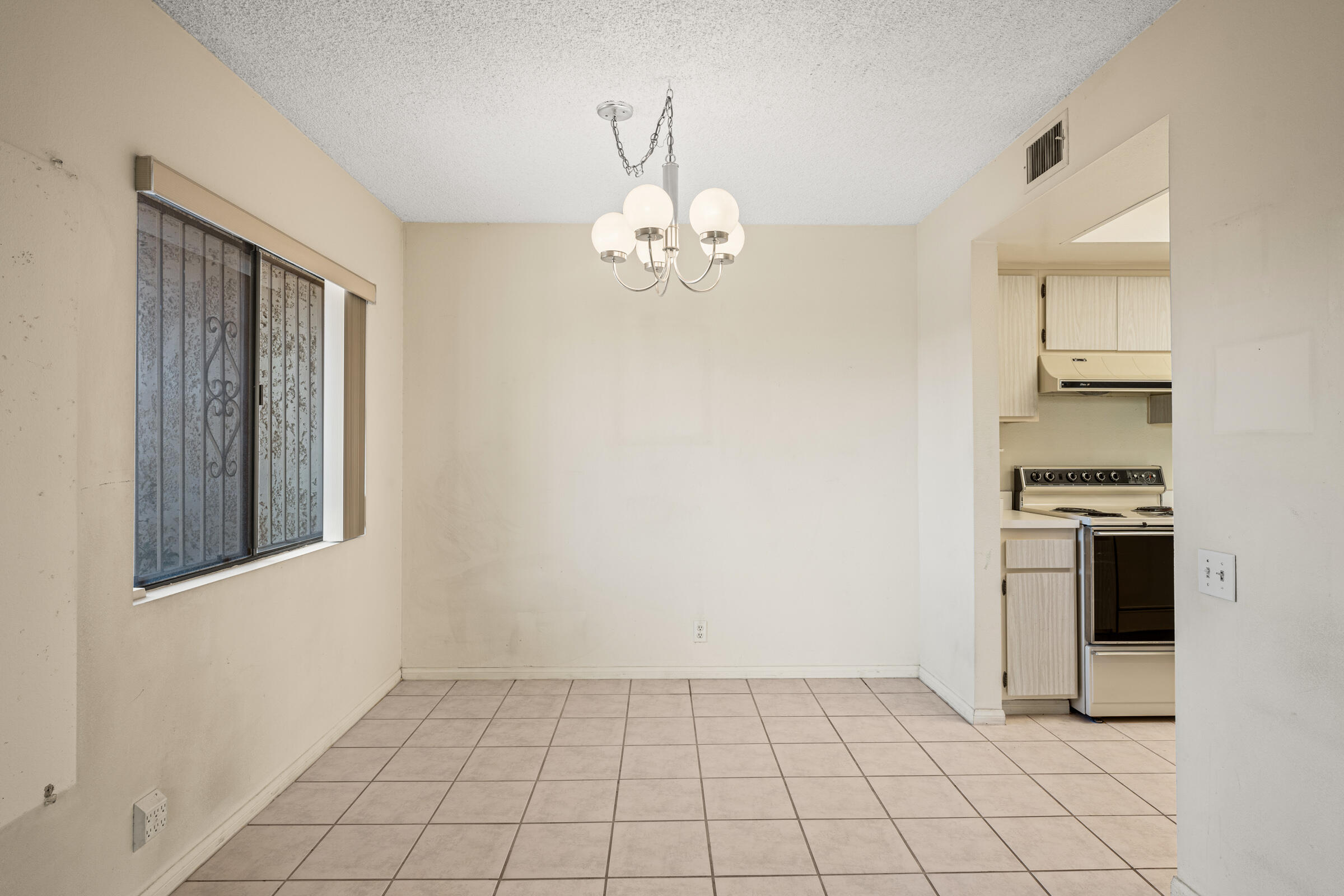 1111 East Ramon Road, Unit 99 Palm Springs, CA 92264 - Photo 8 of 35 dining area