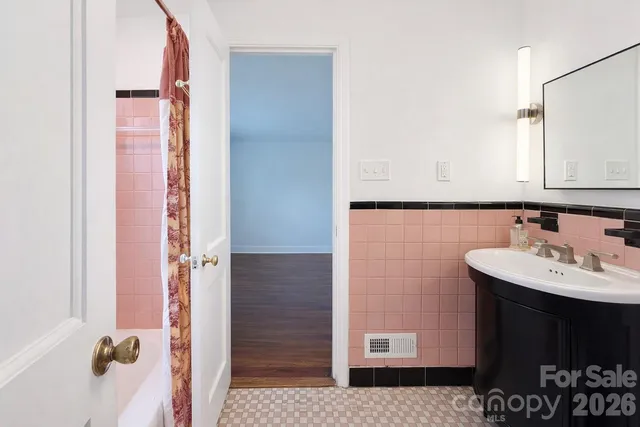 $998,800 | 4467 Woodlark Lane, Charlotte, NC 28211