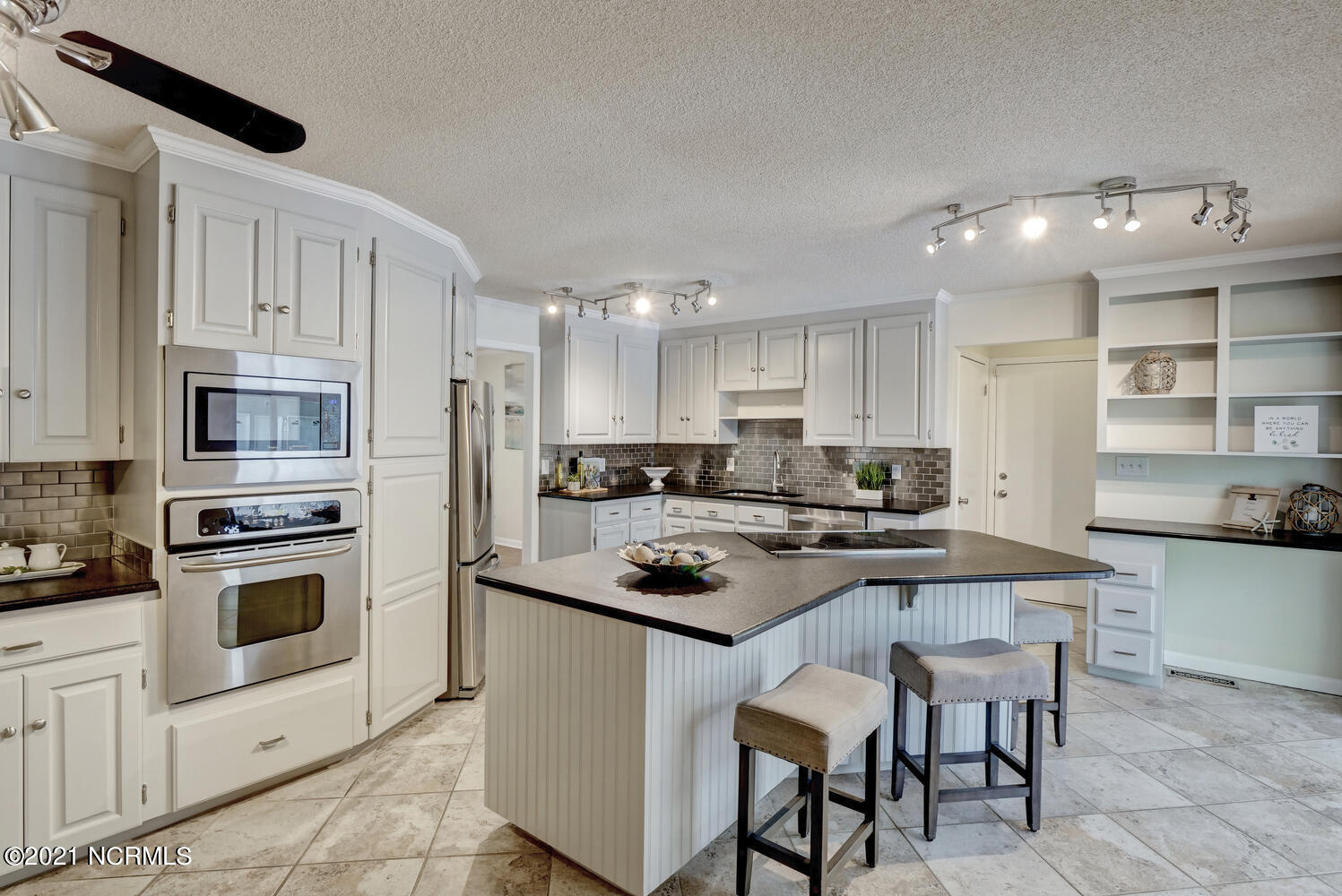 222 Quail Ridge Road Wilmington, NC 28409 - Photo 6 of 37 10 Kitchen 2